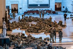 Солдаты нацгвардии в здании Капитолия, 13 января 2021 года