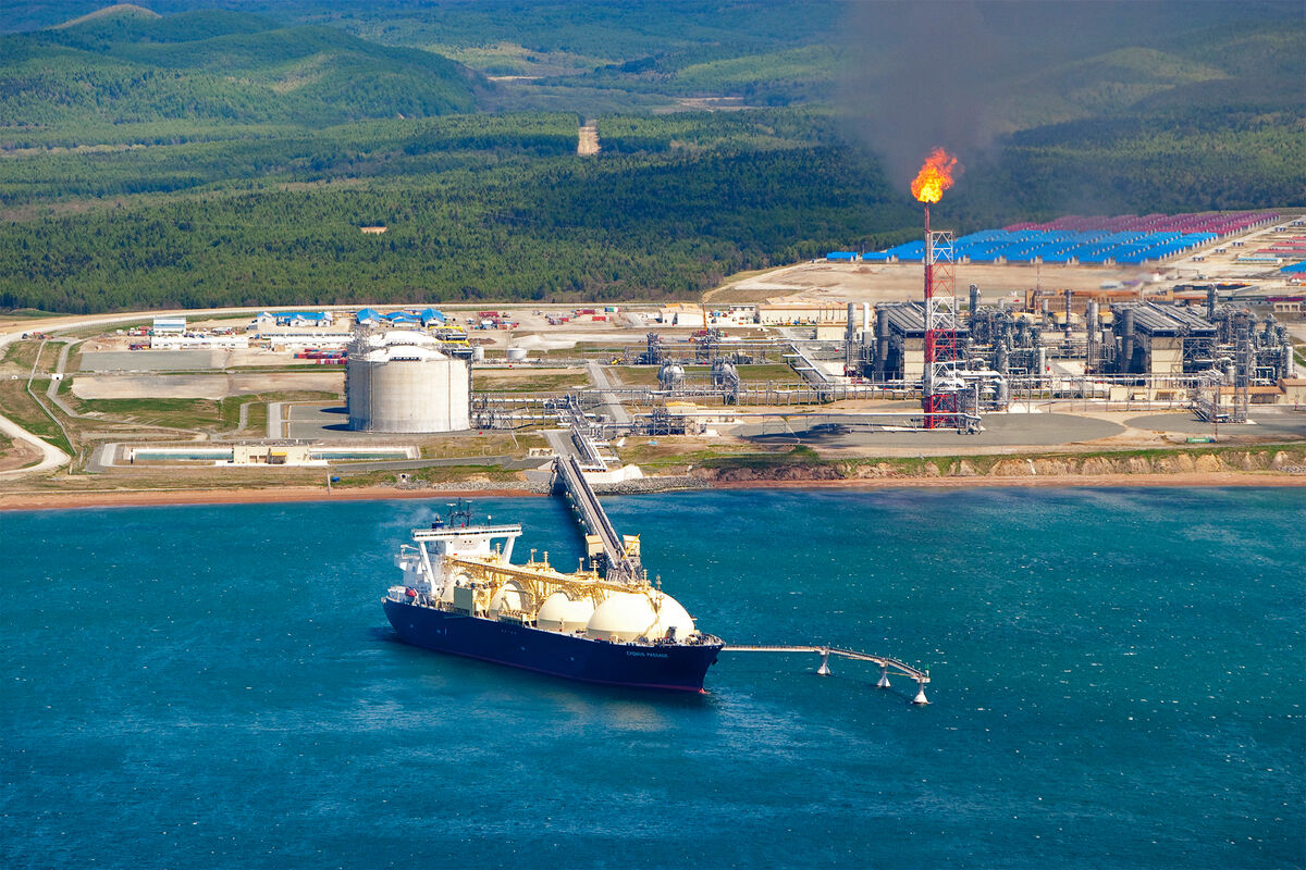 Кабмин РФ  оценил долю Shell в Сахалине-2 в 94,8 миллиарда рублей