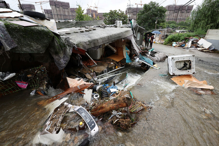 Поврежденные дома в&nbsp;результате сильного ливня в&nbsp;Сеуле, 9&nbsp;августа 2022&nbsp;года