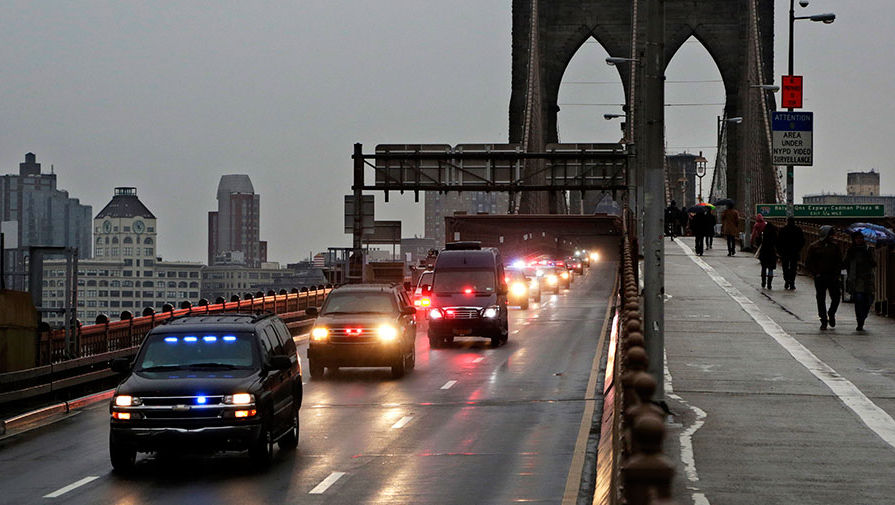 Полицейский конвой с&nbsp;наркобароном Хоакином &laquo;Эль Чапо&raquo; Гусманом на&nbsp;Бруклинском мосту в&nbsp;Нью-Йорке, 20&nbsp;января 2017&nbsp;года