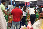 Очередь в кассы в одном из супермаркетов в Дохе