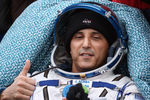 Член экипажа 53/54-й длительной экспедиции на МКС астронавт NASA Джозеф Акаба после посадки спускаемой капсулы транспортного космического корабля «Союз МС-06