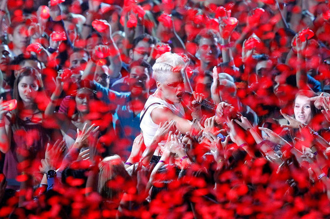 Выступление Пинк на MTV Video Music Awards 2012 в Лос-Анджелесе