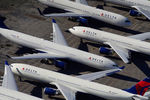 Самолеты авиакомпании Delta Air Lines в аэропорту города Бирмингем, штат Алабама, США, 25 марта 2020 года