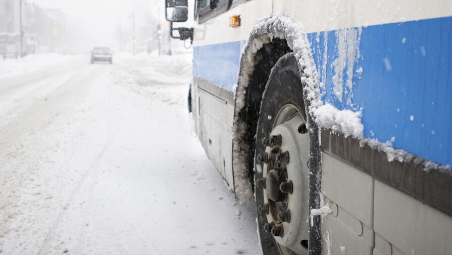 В Петербурге после снегопада зафиксировали восьмибалльные пробки и около 100 ДТП