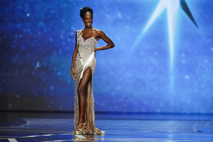 Оливия Ясе из&nbsp;Кот-д’Ивуара во время финала конкурса красоты «Мисс Вселенная — 2025», 21&nbsp;ноября 2025&nbsp;года
