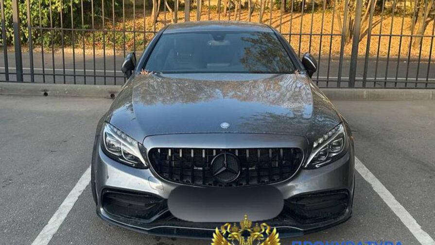 Москвич устроил дымовое шоу для друзей и остался без Mercedes за 2,6 млн рублей