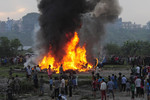 Представитель непальской полиции Бинод Сингх рассказал AFP, что «летчики, похоже, пытались посадить самолет на берегу реки, но, судя по всему, он загорелся раньше, чем они успели это сделать».
