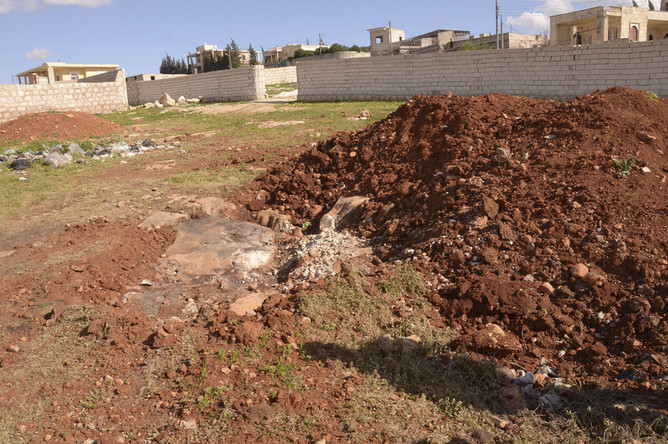 Место взрыва снаряда с химическим оружием в городе Хан-эль-Асал
