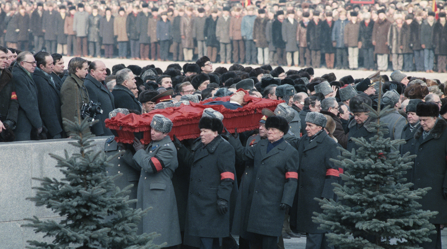 1984 год что произошло. Брежнев 1982 похороны. Похороны Андропова 1984.