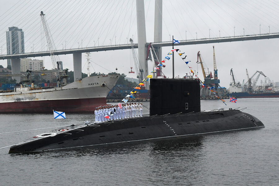 Подводная лодка проекта 877 &laquo;Усть-Большерецк&raquo; на&nbsp;параде во Владивостоке, посвященном Дню Военно-морского флота в&nbsp;России, 31&nbsp;июля 2022&nbsp;года