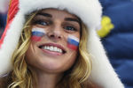 Российская болельщица перед началом полуфинального матча Чехия - Россия по хоккею