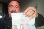 Джон Макафи со своими паспортами