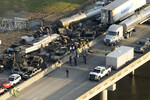 Последствия аварии, в которой из-за «супертумана» столкнулись 158 машин, на автомагистрали в Луизиане, США, 23 октября 2023 года