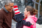 Президент США Барак Обама и участники мероприятий по случаю Хеллоуина во дворе Белого дома