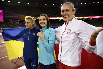 Российская прыгунья в высоту Мария Ласицкене завоевала золото на чемпионате мира по легкой атлетике — 2017, но не смогла отметить победу с российским флагом из-за нейтрального статуса