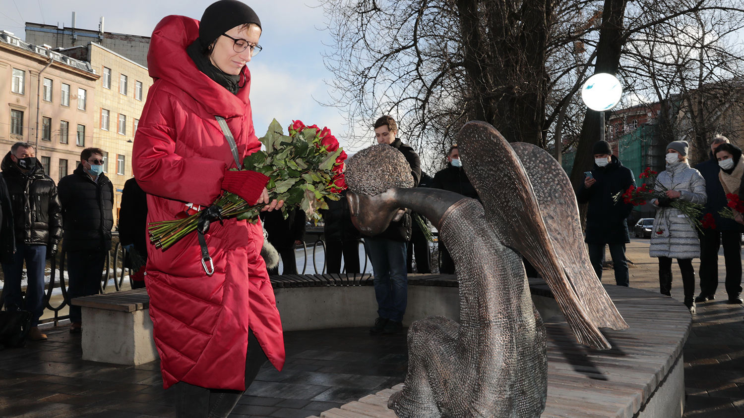 памятник медикам погибшим от коронавируса в санкт петербурге