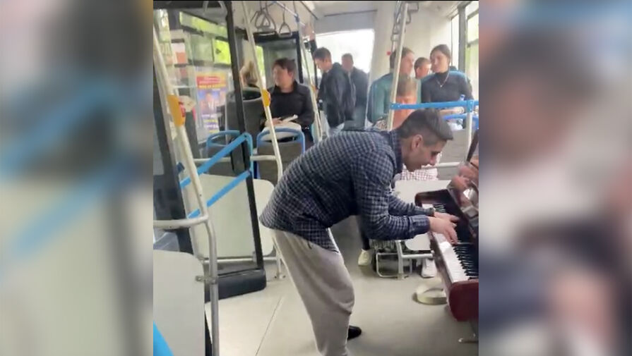 Ростовский пианист устроил концерт в автобусе