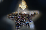 Верующие в день праздника жертвоприношения Курбан-байрам в Московской Соборной мечети, 28 июня 2023 года