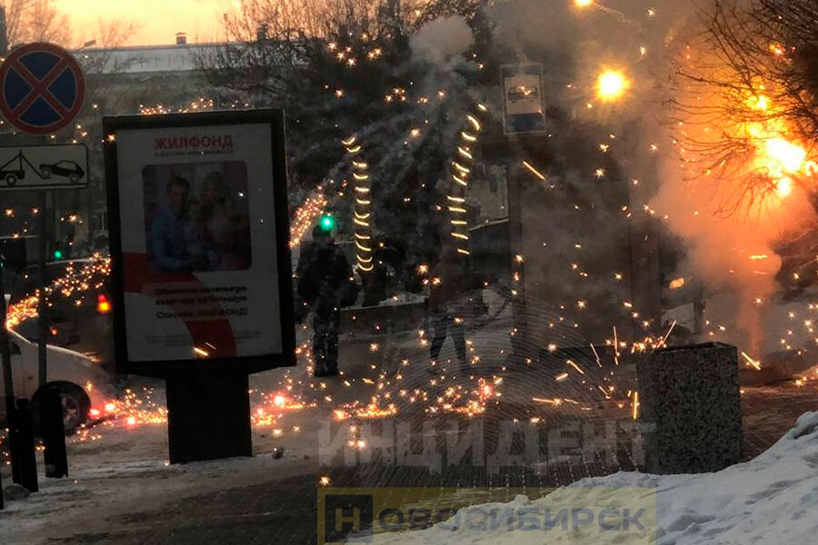 Девушка зажгла петарду в банке Новосибирска