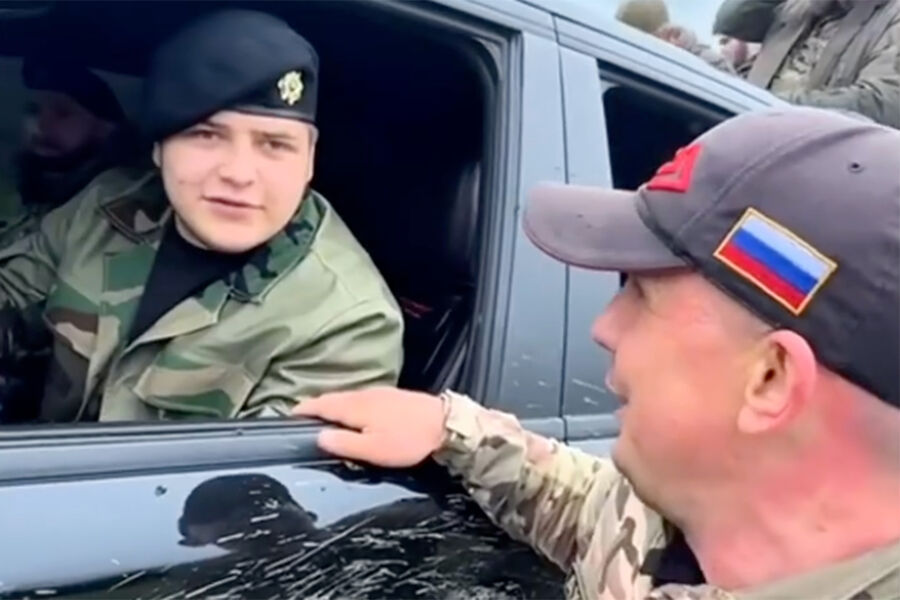 «Со мной заговаривает лично Адам Кадыров». Экс-депутат объяснил, зачем бежал за машиной