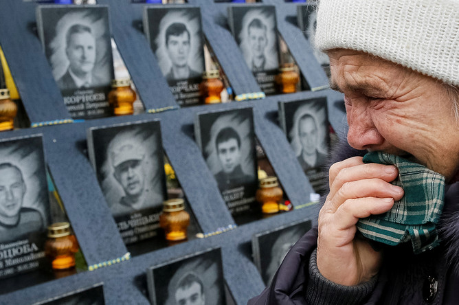 Монумент памяти погибших в годовщину «майдана» в Киеве, 21 ноября 2017 года