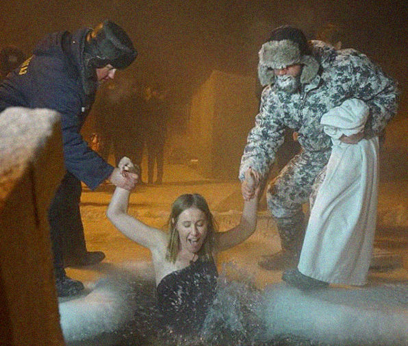 Ксения Собчак во время крещенских купаний в&nbsp;Томской области, 19 января 2018 года