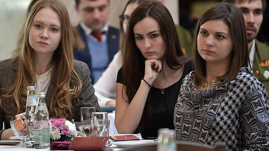 Участники встречи президента РФ Владимира Путина со студентами &ndash; участниками ежегодного Форума лидеров студенческих и молодежных организаций