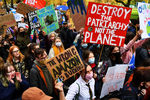 Участники акции протеста против климатического кризиса, Глазго, 5 ноября 2021 года