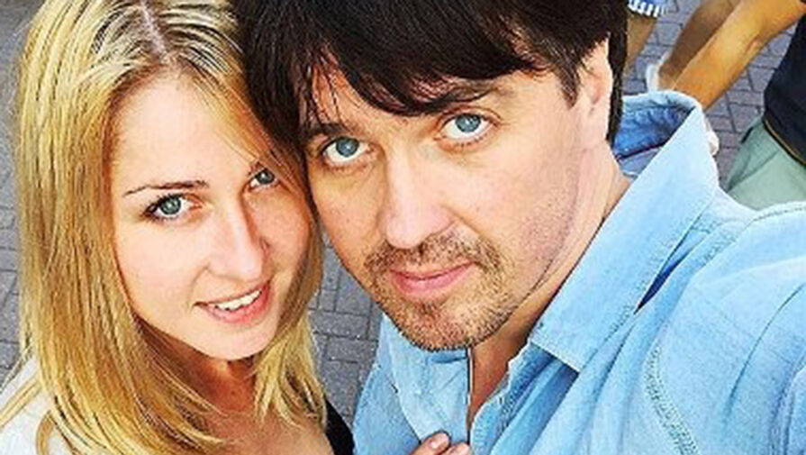 Актер Денис Матросов развелся со второй женой после семи лет брака
