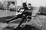 Пеле играет на гитаре во время чемпионата мира по футболу в Мексике, 1970 год
