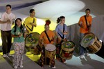 Бразильская группа «Менинос до Марумби» выступает на жеребьевке