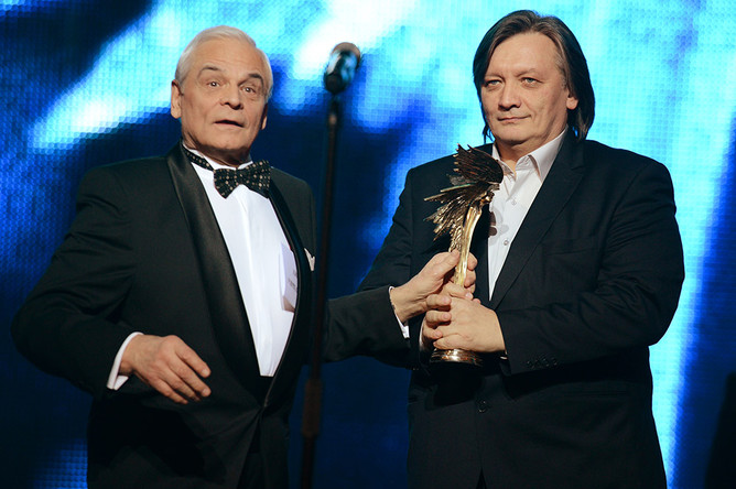 Народный артист РФ Герард Васильев (слева) и режиссер Александр Велединский на церемонии награждения