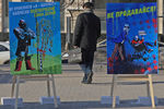 Работы сообщества интернет-художников «Студия 13», представленные в рамках выставки «Заповеди россиянина», на Тверском бульваре