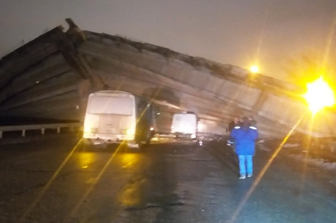 На месте обрушения моста в Оренбурге, 2 декабря 2019 года