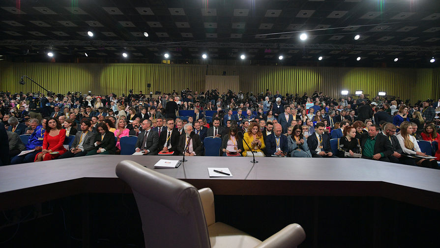 Перед большой пресс-конференцией президента России Владимира Путина в Центре международной торговли в Москве, 19 декабря 2019 года