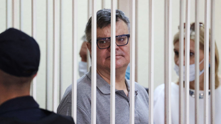 

Экс-глава «Белгазпромбанка» Виктор Бабарико на судебном заседании в Минске, 6 июня 2021...


