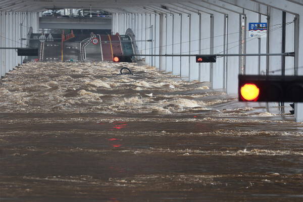 Затопленный после проливного дождя мост в&nbsp;Сеуле, 9&nbsp;августа 2022&nbsp;года
