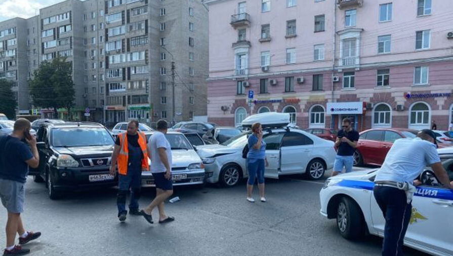 В Туле женщина перепутала педали и устроила массовое ДТП