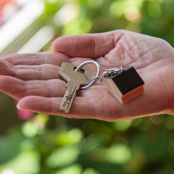 Безопасные сделки и проверка дееспособности: как россиян защитят при покупке квартир у пенсионеров