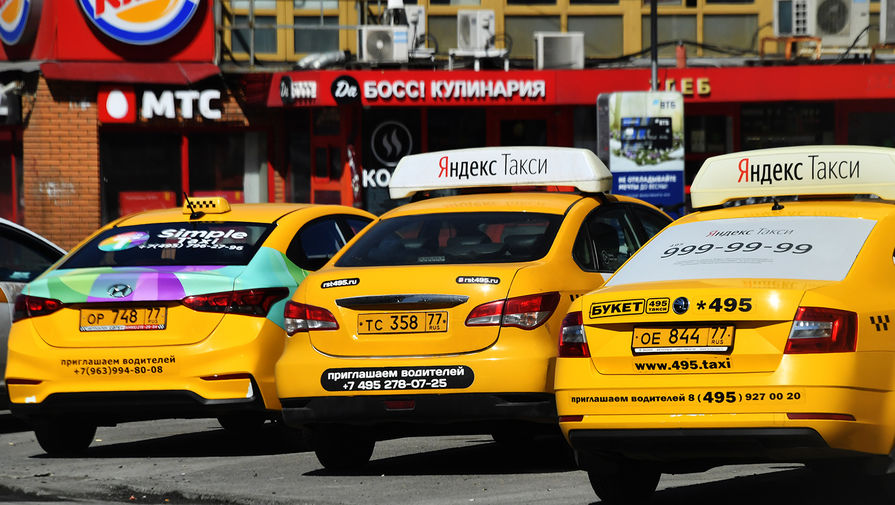 Яндекс.Такси не планирует отстранять от работы водителя, посадившего за руль ребенка в Москве