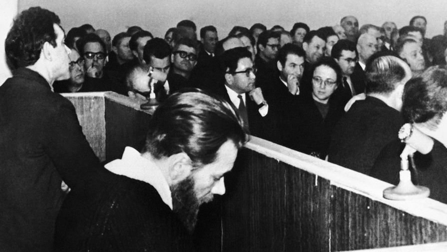 Юлий Даниэль и Андрей Синявский во время судебного заседания, февраль 1966 года
