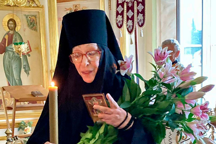 Сын Екатерины Васильевой священник