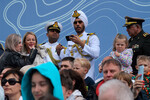 Военнослужащие Индии среди зрителей на Главном военно-морском параде в День ВМФ в Кронштадте, 31 июля 2022 года