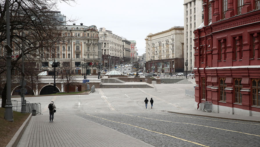 Вид на Манежную площадь в Москве, 30 марта 2020 года