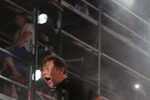 Илья Лагутенко во время выступления на рок-фестивале под открытым небом «Нашествие-2010»