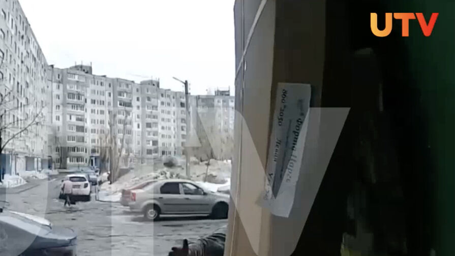 В российском городе рухнула бетонная перегородка подъезда многоэтажки