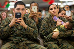 Морские пехотинцы во время встречи с президентом США Бараком Обамой и первой леди Мишель Обамой