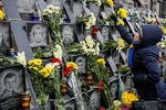 Монумент памяти погибших в годовщину «майдана» в Киеве, 21 ноября 2017 года