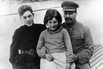 Иосиф Виссарионович Сталин со своими детьми - Светланой и Василием, 1930-е годы